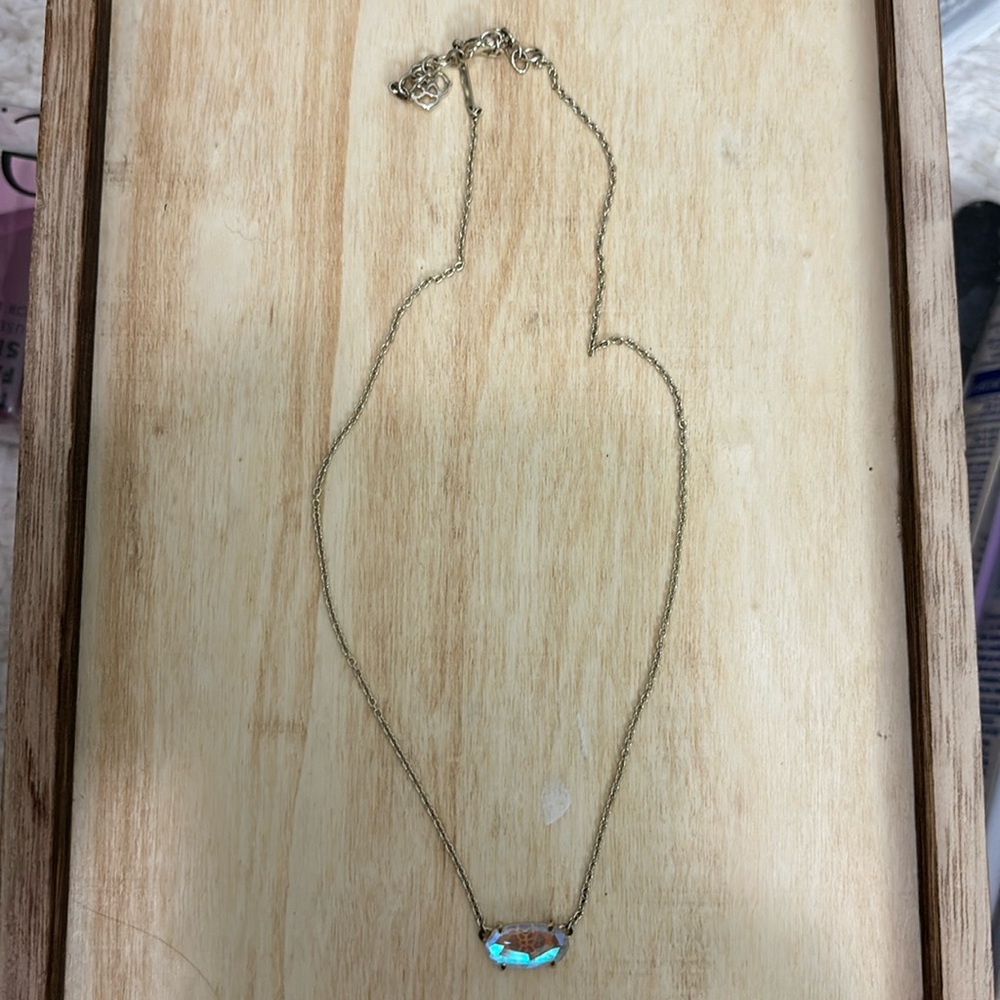 Kendra Scott necklace
